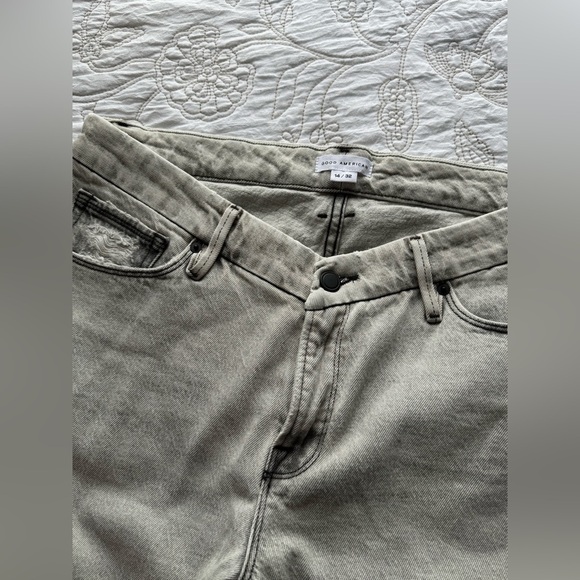 Good American Light Gray Straight Leg Jeans - Picture 8 of 8